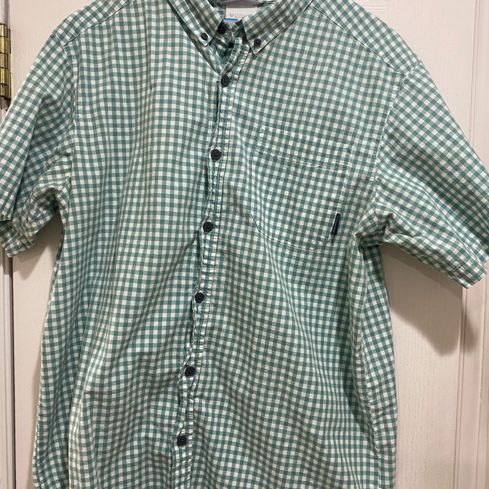 XL  men’s Columbia button down shirt.